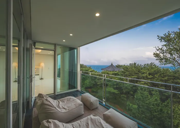 500m2 Ocean View Private Let House