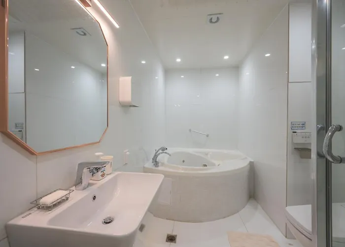 500m2 Ocean View Private Let House *