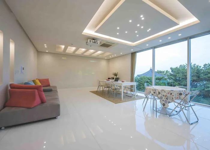 500m2 Ocean View Private Let House *