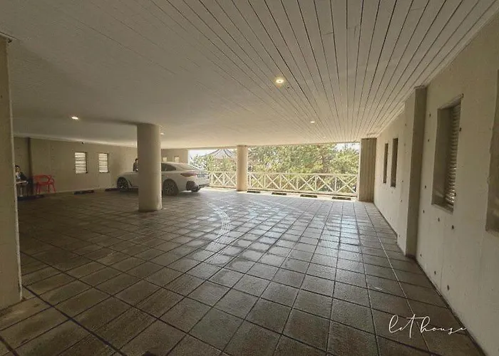 500m2 Ocean View Private Let House