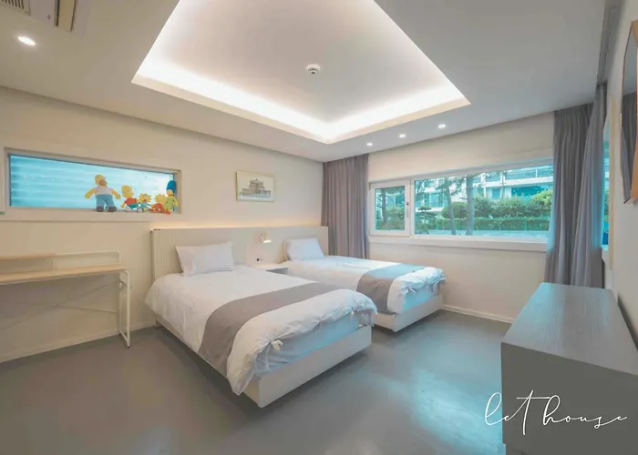 500m2 Ocean View Private Let House *